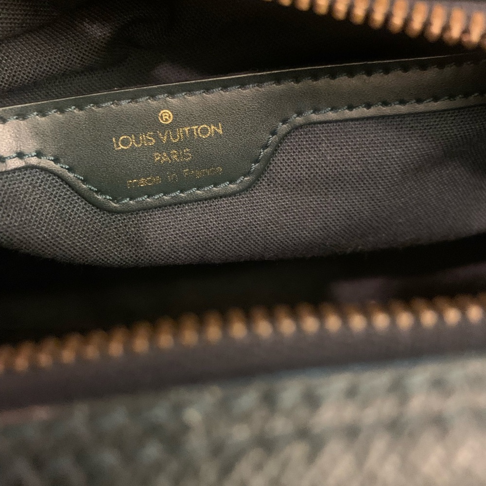 Louis Vuitton Taiga Reporter, messenger-bag, in the color green - Picture 10 of 16